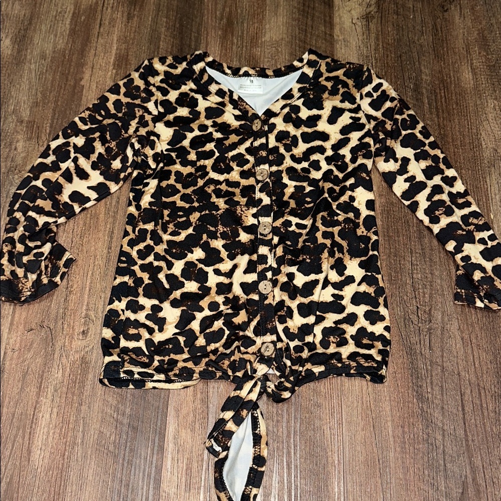 Girl’s Boutique Leopard‎ Print Button Down Shirt size M fits a size 5 imo